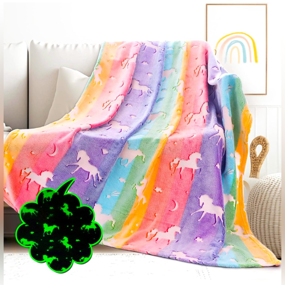 NWT Unicorn Glow in The Dark Rainbow Fleece Throw Blanket Soft Warm